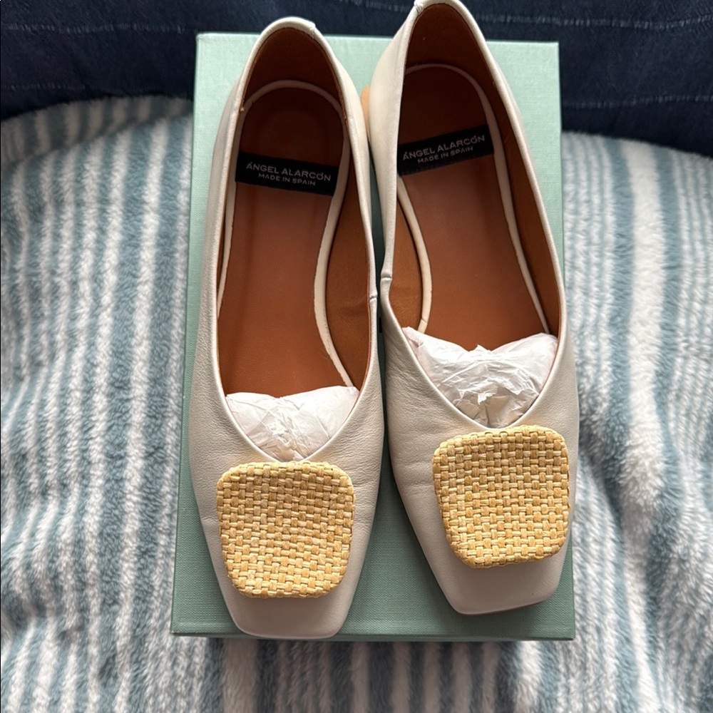Angel Alarcon Beige Women's Shoes with canvas Accent